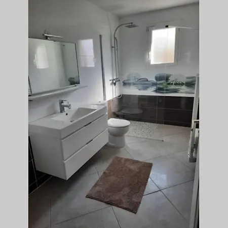 Villa Avec Piscine, Spa, Calme, Proche De La Mer. *