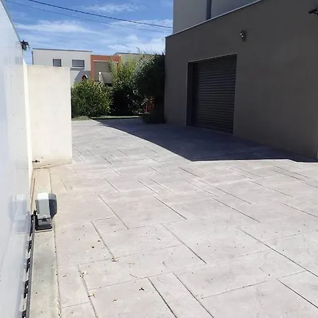Villa Avec Piscine, Spa, Calme, Proche De La Mer. *